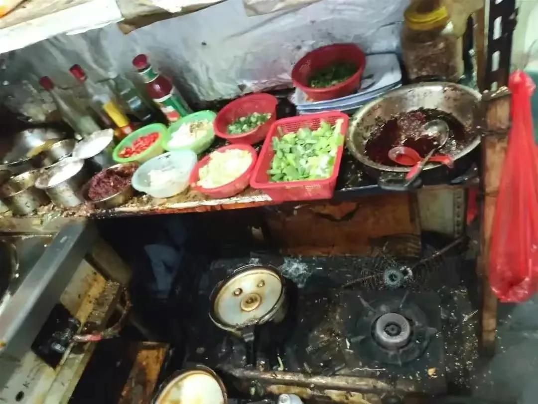 现在的人都怎么了？
据一位网友讲述：她今年自己投资搞了个外卖店，干了两个月就倒闭