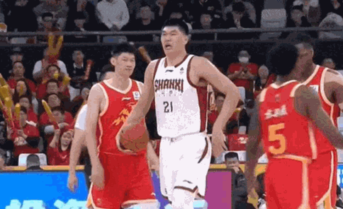 新赛季第一个技术犯规！刘传兴砸球吃Tcba新赛季揭幕战广厦男篮vs山西男篮阿才说