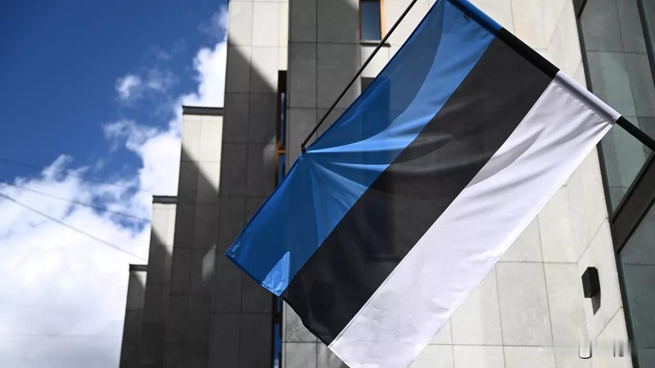 2026年6月30日俄新社消息，据爱沙尼亚媒体报道，纳尔瓦边境口岸出现大量民众排