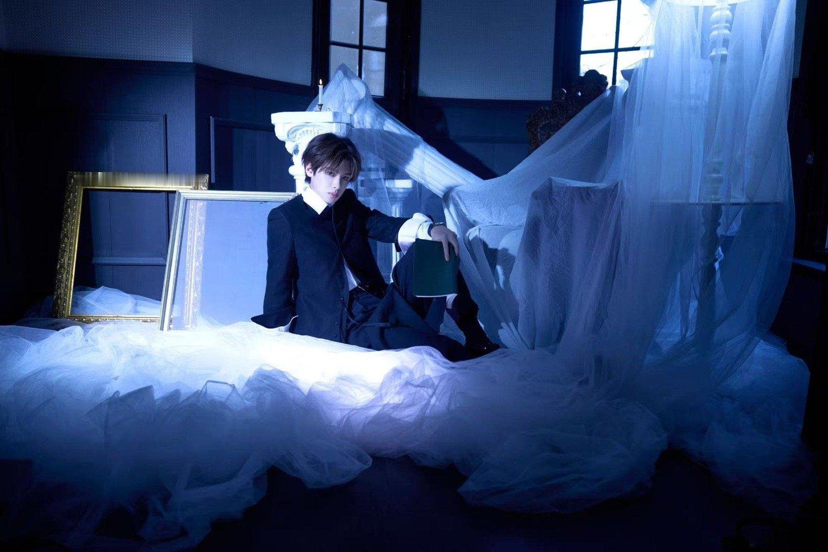 黄明昊年度突破剧集演员 黄明昊演的沈明辉，像一面易碎的镜子，映照出复杂的人性。他