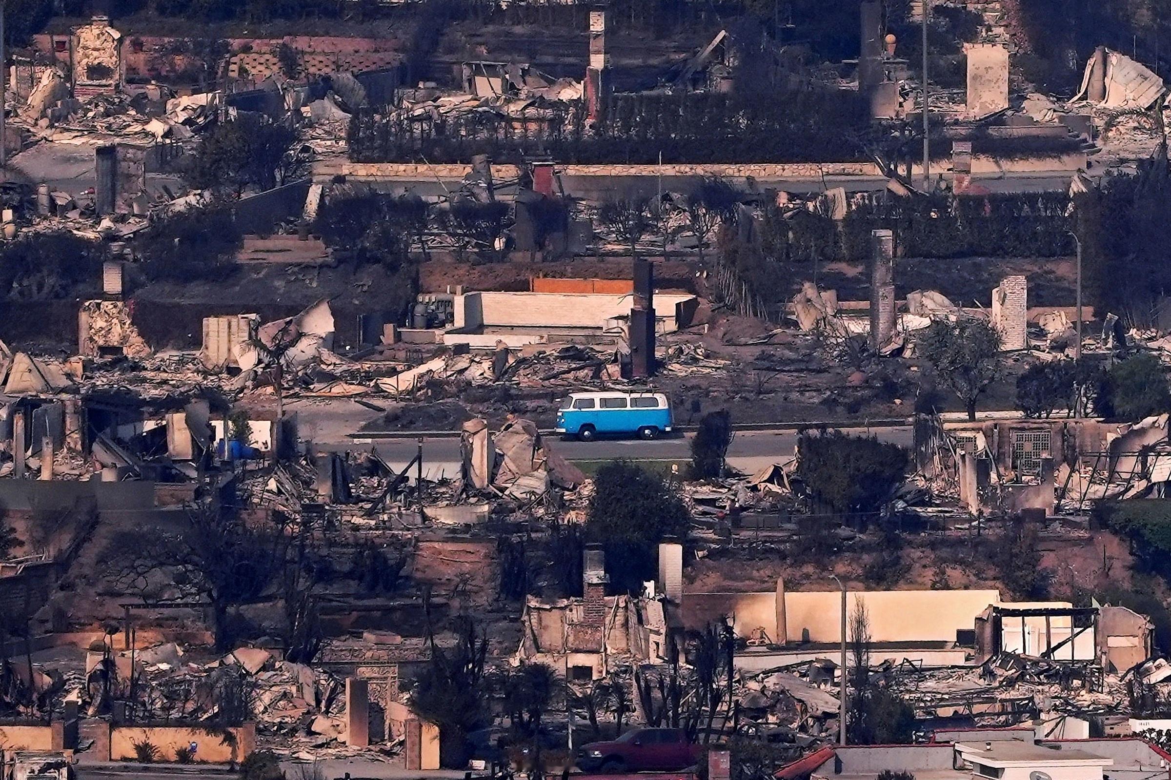 大众T2“魔力巴士”修复计划~大众美国公司在其位于加州的奥克斯纳德工厂完成了一台