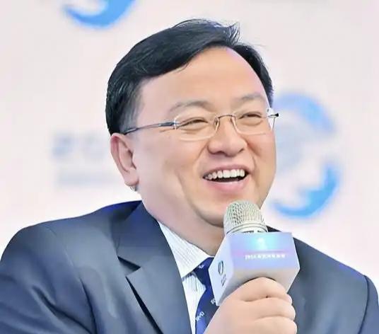 近日，比亚迪召开了临时股东大会，王传福在会上回应股东关切问题，表示后面还有重磅技