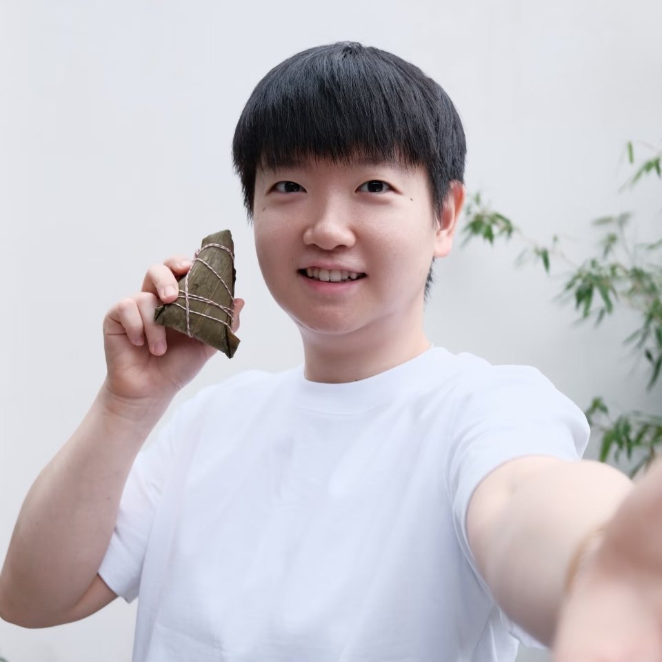 用自己比个心 
