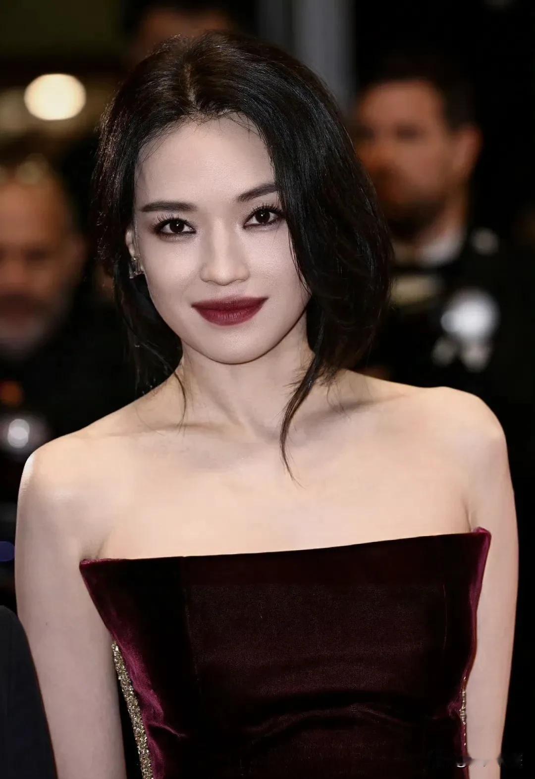 现在娱乐圈里“最妩媚的女人”，当之无愧是她，舒淇，和她同一时期的保质期不如她长，