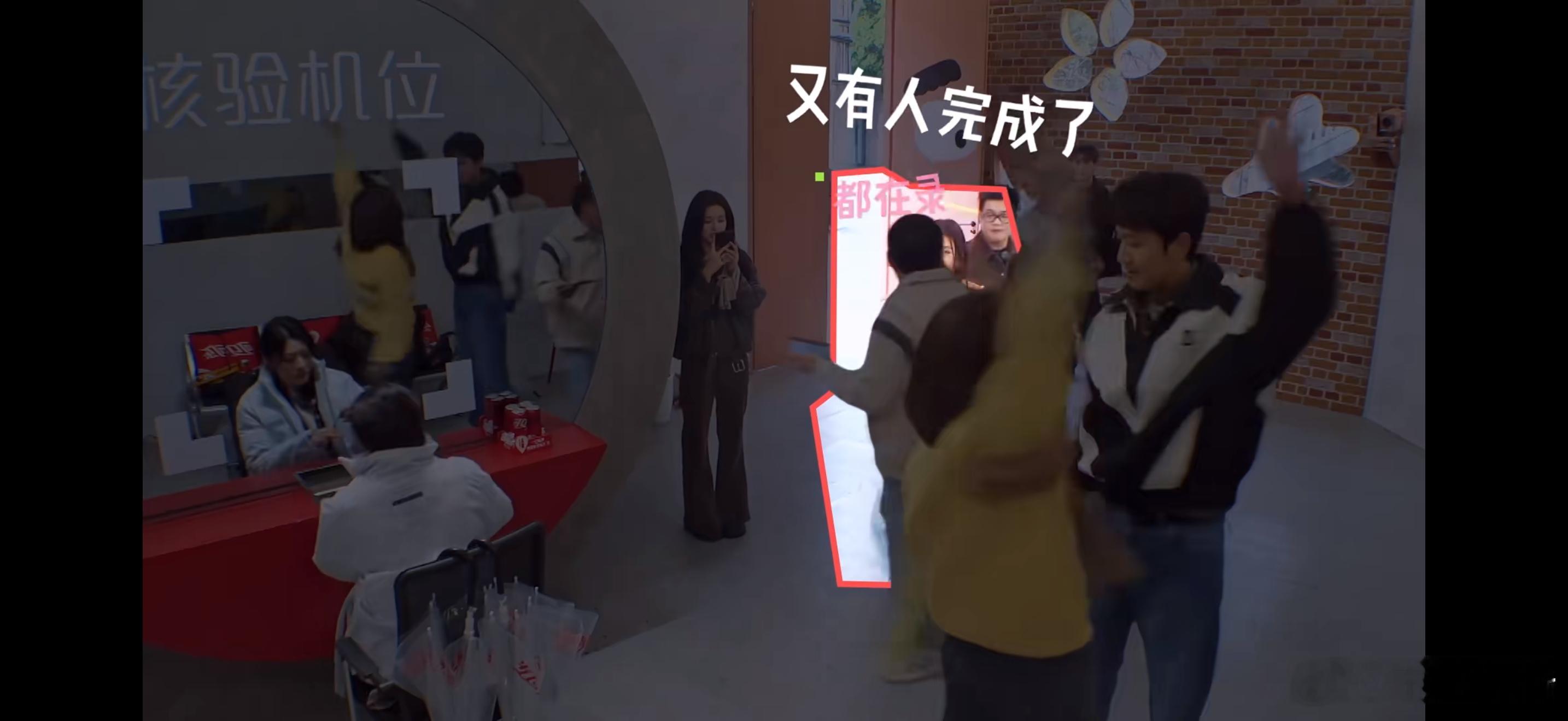 徐若晗没有理方媛 她只是不太懂得如何在镜头前表达自己，私下的方媛通透又温和，希望