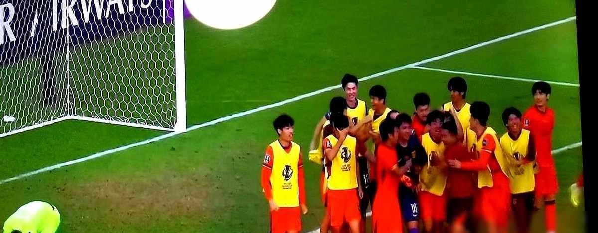 一个西班牙教练，干了件怪事，当多数外教将执教生涯视为“淘金”或“度假”的契机，频