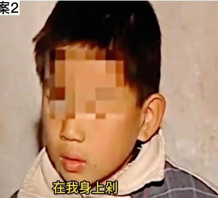 全家遇害那晚，11岁女孩躲进衣柜咬住手，4小时后凶手被抓。


2003年8月2