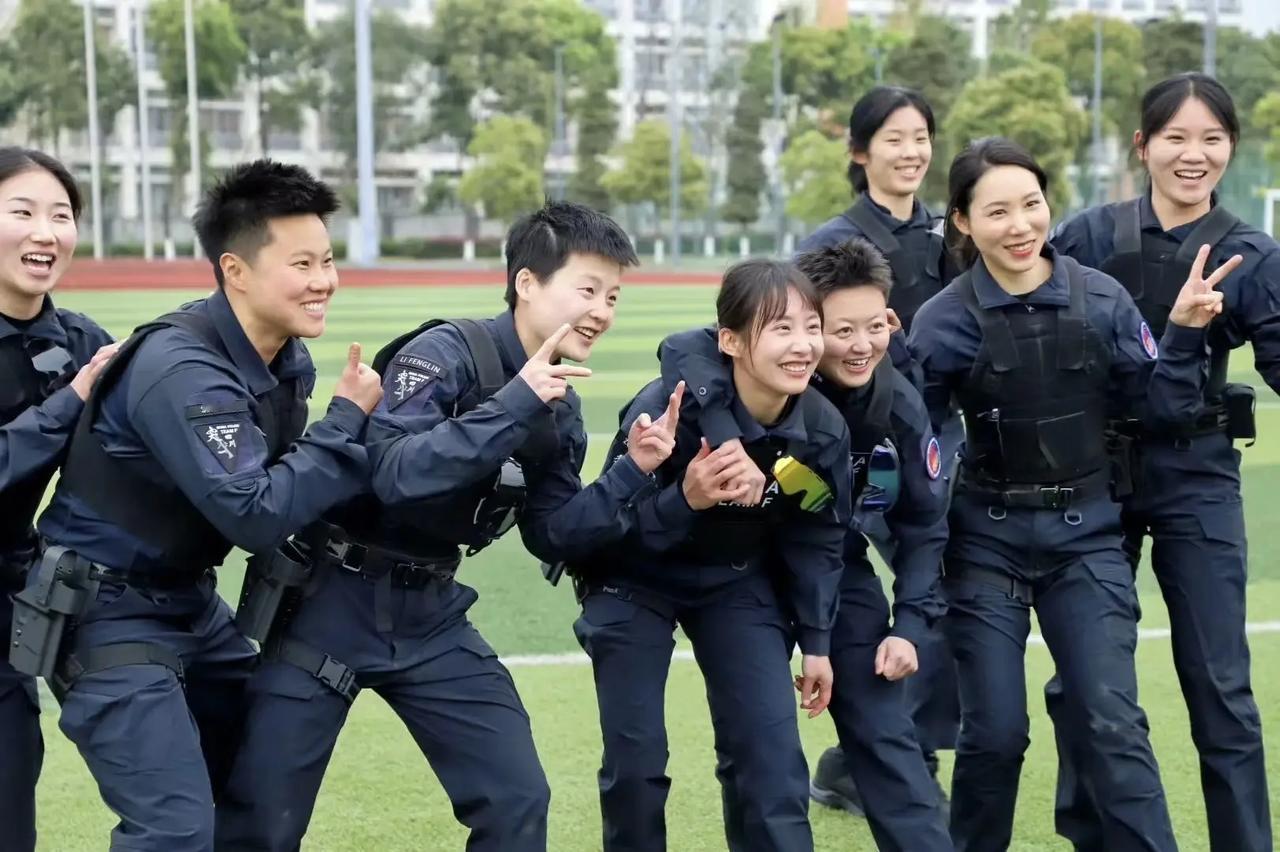 四川特警女队（中国警察F队），女子组总分全球第二，极限越障6分01秒打破世界纪录