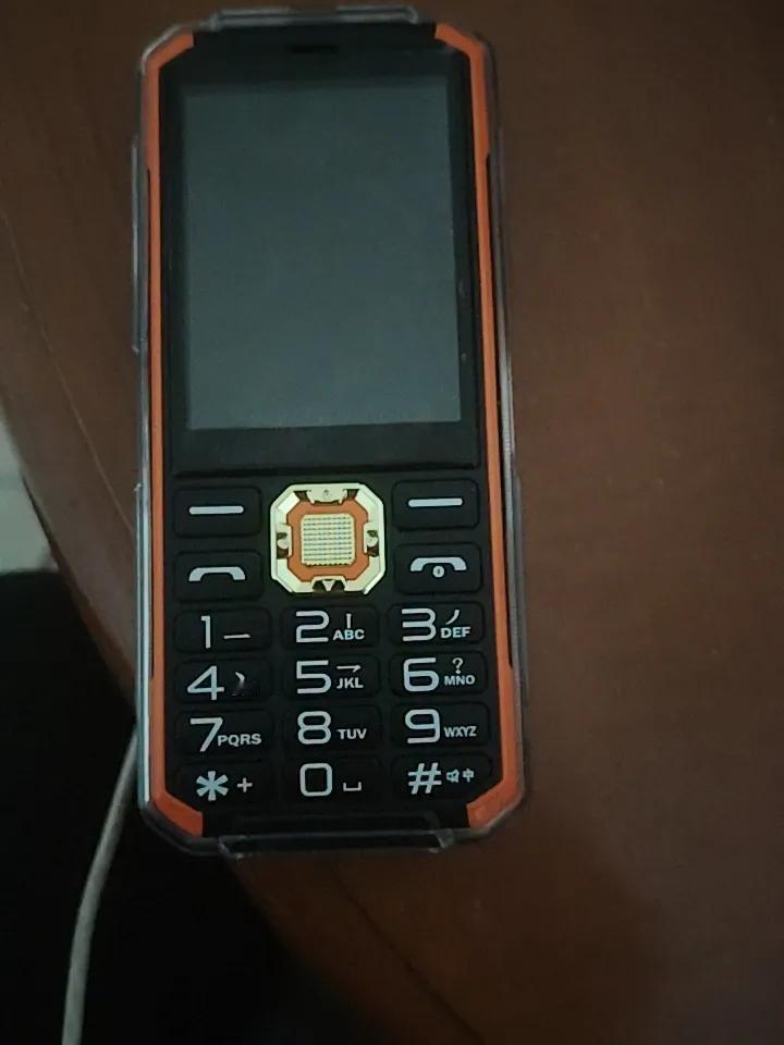 前几天在拼多多买了老年机电池不行退掉了。今天又买了带定位的手机，下载了两个App