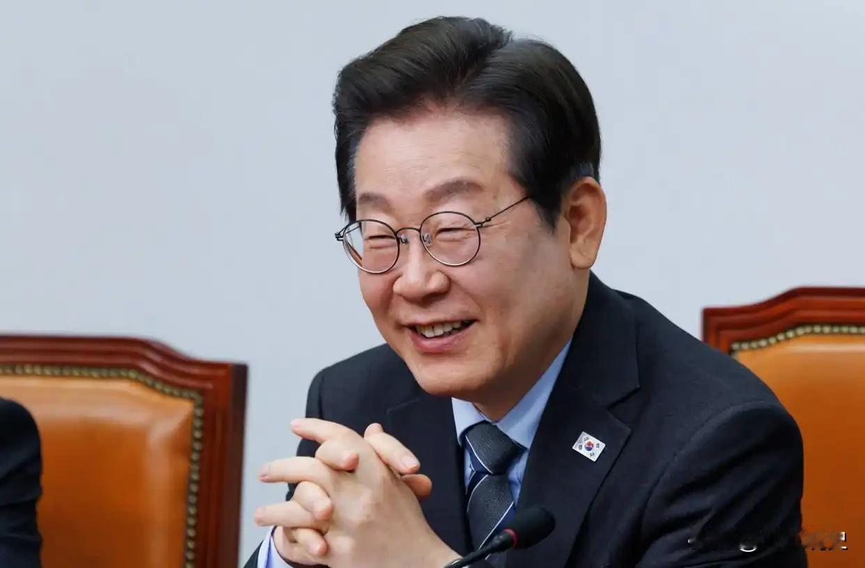 李在明的这次访华不是突然起意的访华，因为前些日子美国发布了《国家安全战略报告》，