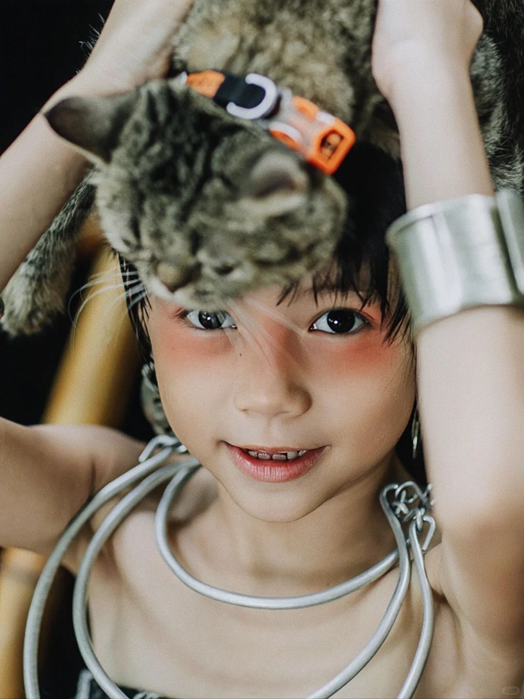 儿童少数民族元素（萌娃👧与萌猫🐱）