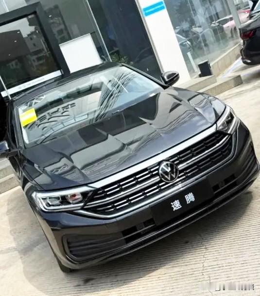 先夸夸它的家用硬实力！轴距2731mm真不是吹，我178cm坐后排膝盖离前排还有