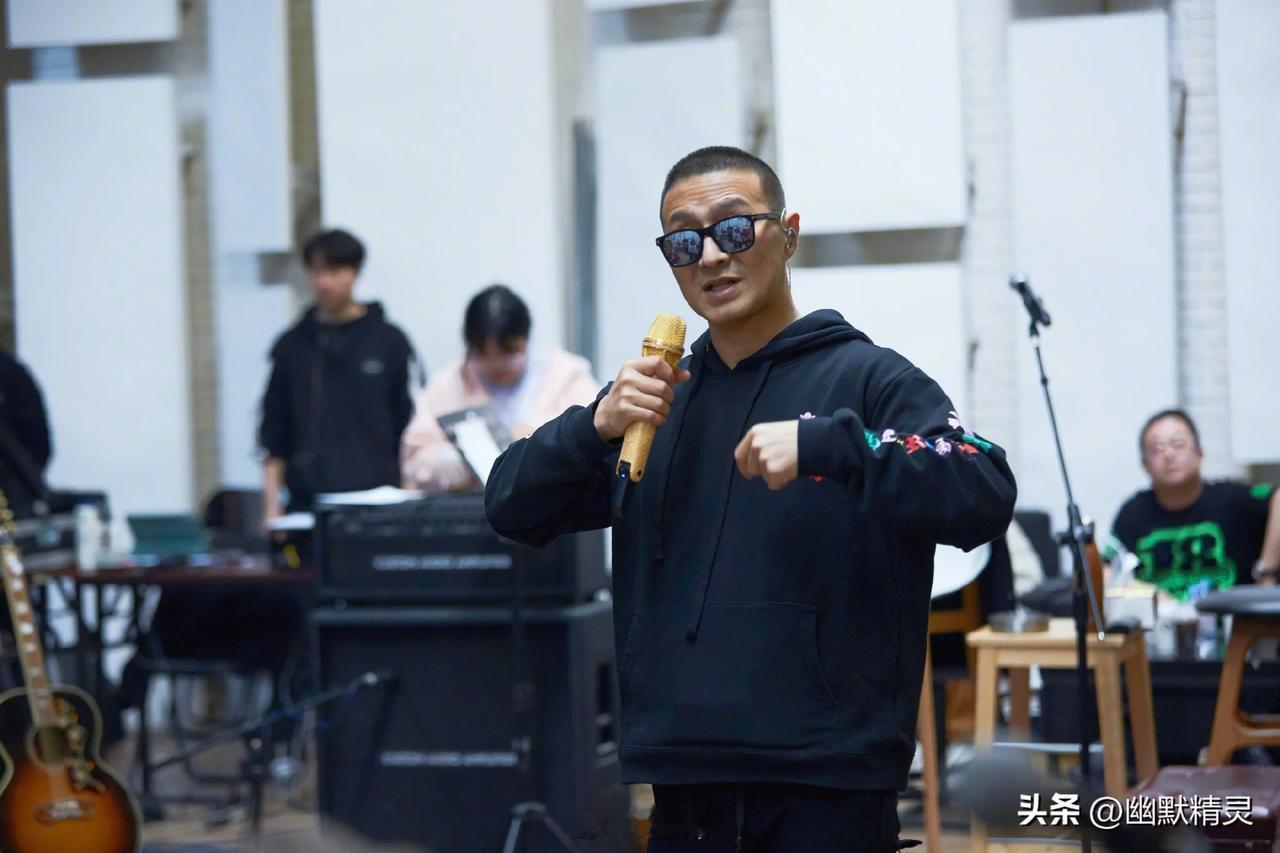 汪峰离婚，谁是最受伤害的呢？

说一千道一万 ，还得是前妻和她们的孩子们
女人经