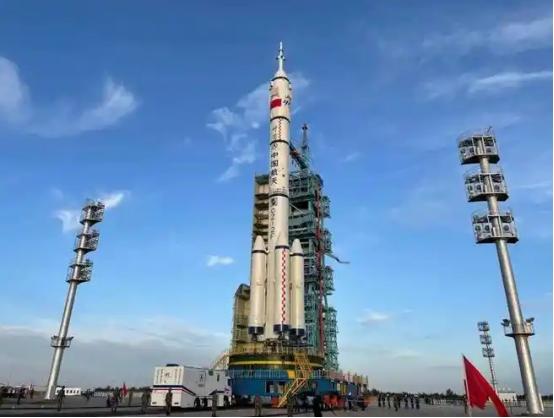 美国军方的东大问题专家发出了警告：中国最新的五年规划里，以前常提的“光刻机”、“