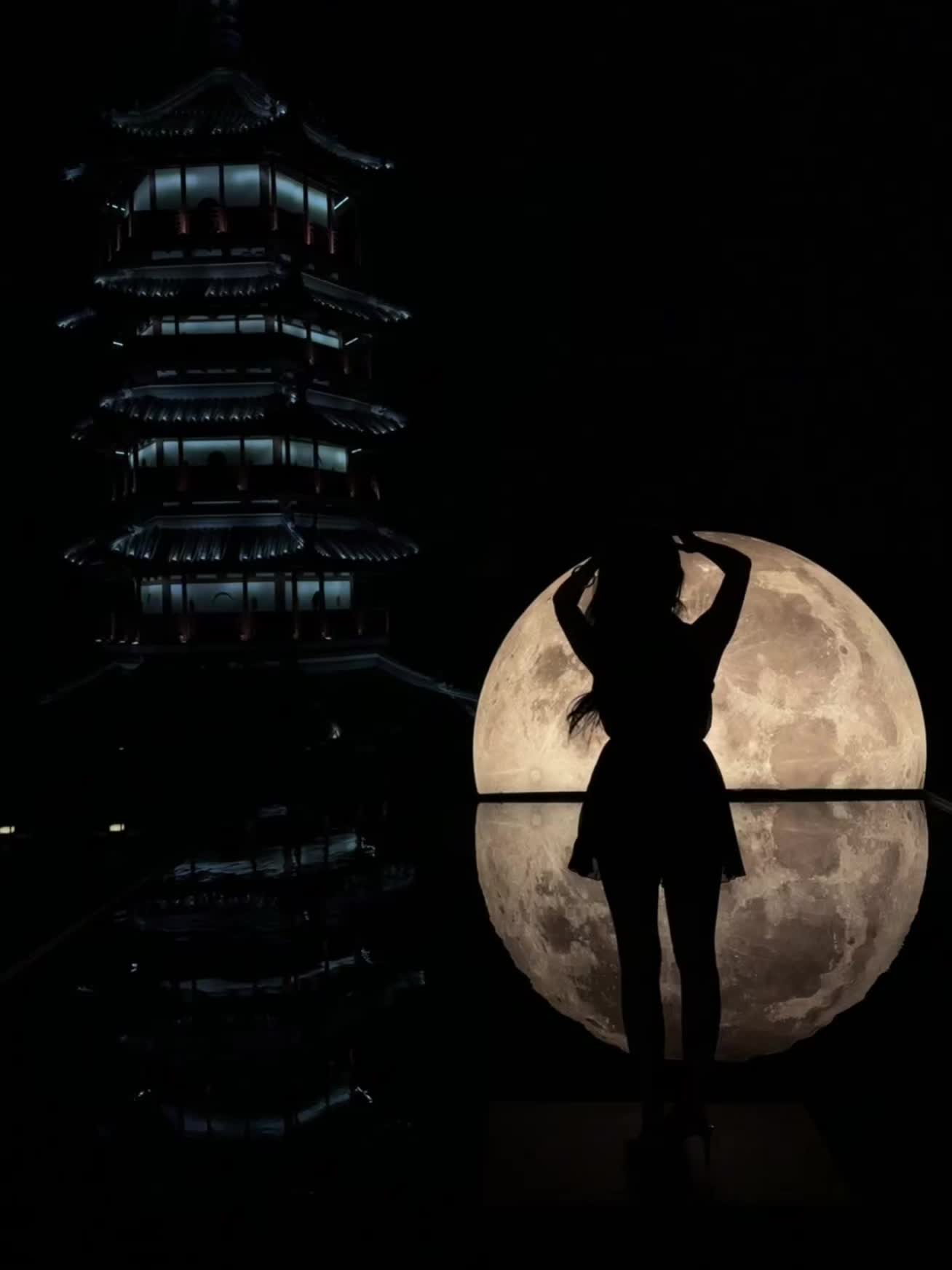 月亮慢慢变圆，事情慢慢如愿