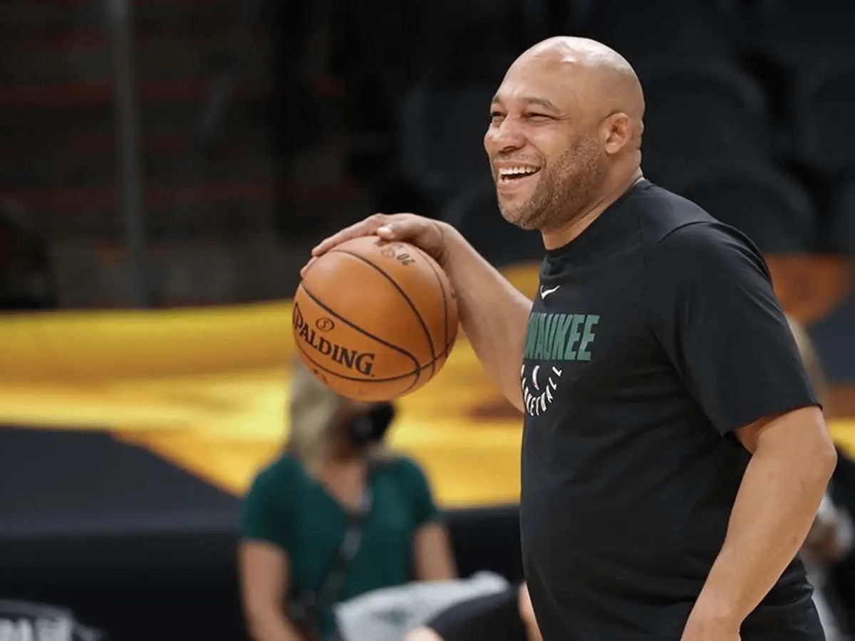 哈姆在NBA杯执教生涯中取得了11胜0负的战绩，一场未败！目前雄鹿队4胜0负，而