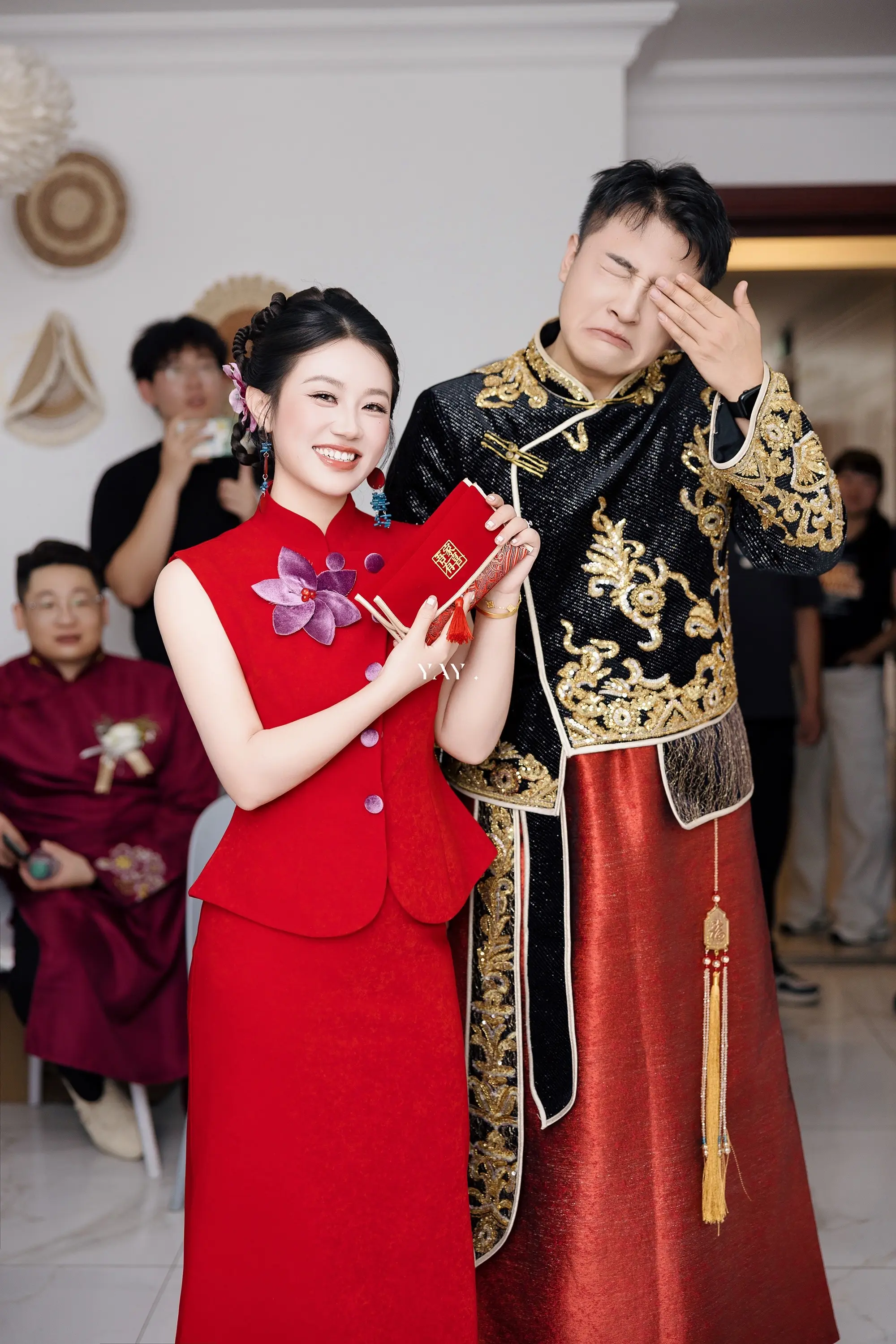 当婚礼当天 新郎逐渐抽象…你就会得到很多很多很多 有趣又好看的照片！！！