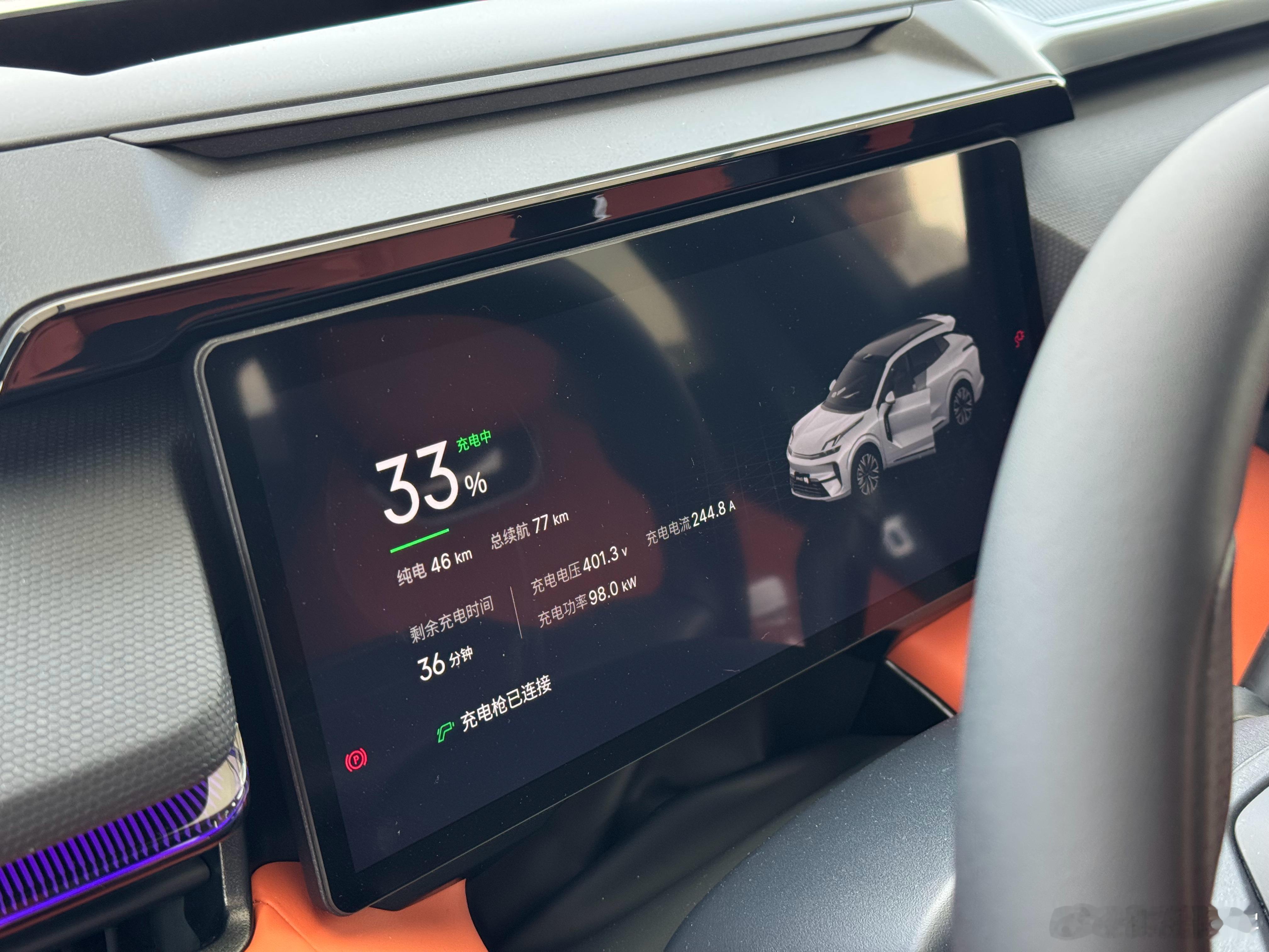 这周开领克08跑个两百多公里小长途，本来打算只加油当油车开了，到服务区一看有理想