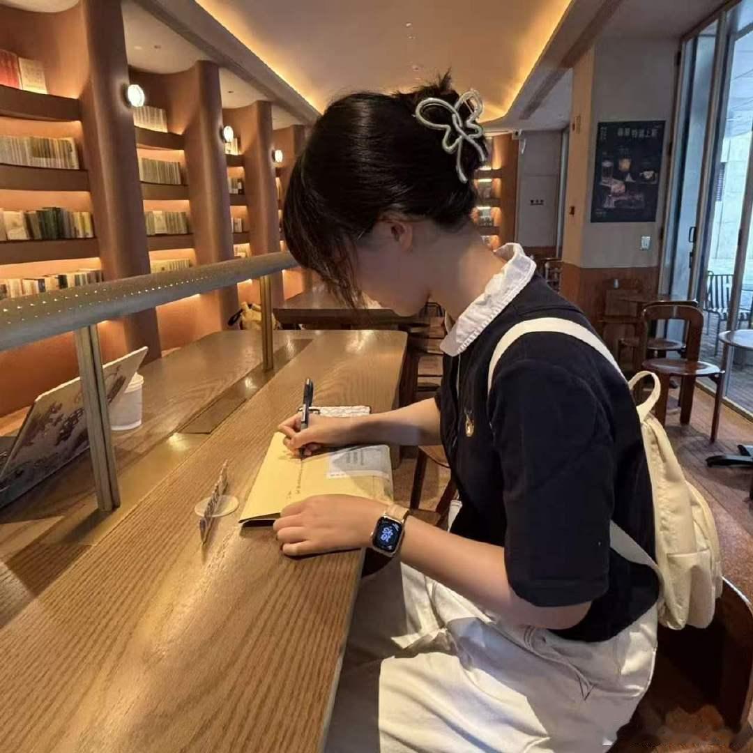 上海高考生的迷茫被陌生人治愈高考出分前满心不安，在世界人文日活动写下心里话，陌生