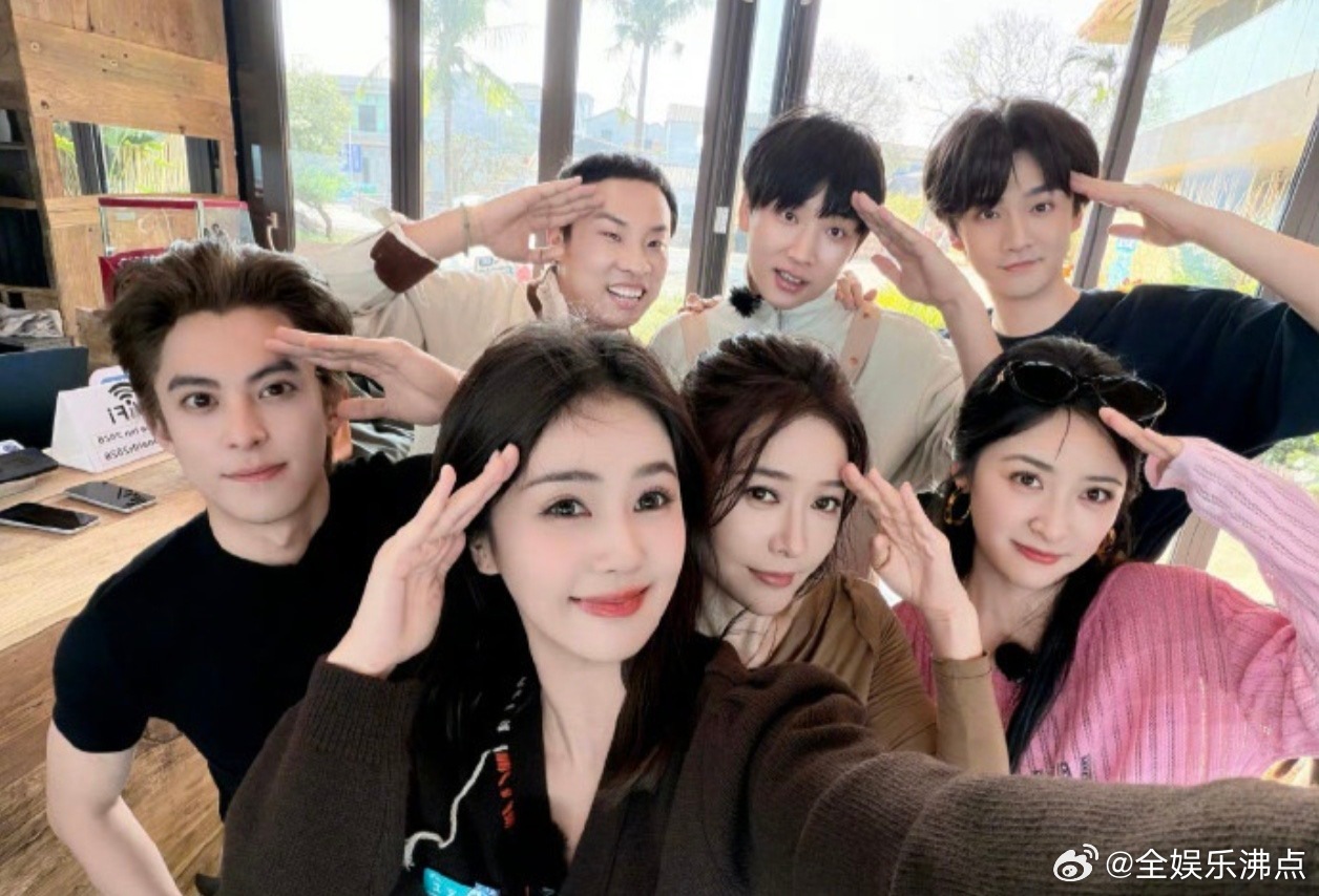 客栈故事多，最动人是“让C”这一刻。白鹿让C亲爱的客栈