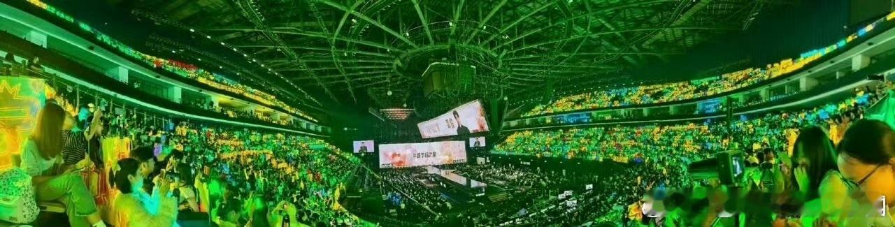 丁禹兮星光大赏星牌这么多，很能打！