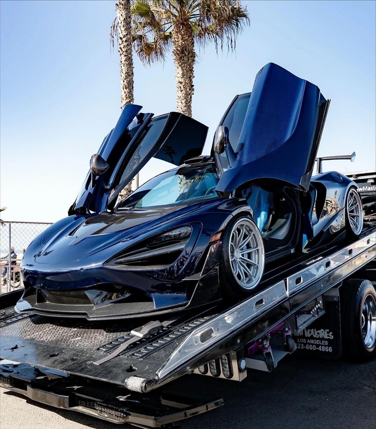 McLaren，这个源自赛车圣地英国的名字，不仅是F1赛道上的闪电图腾，更以P1