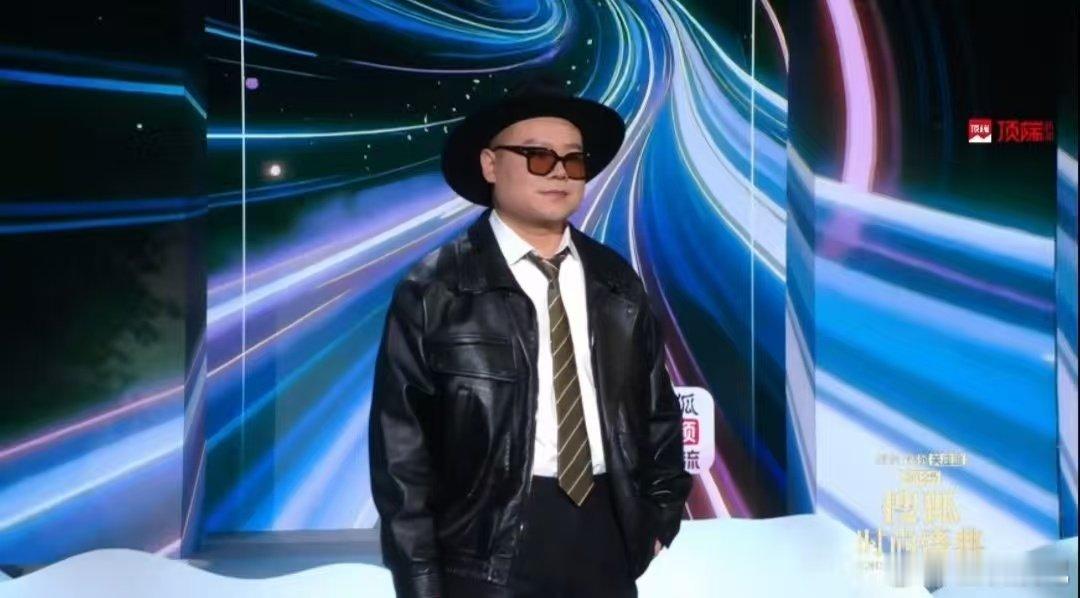 岳云鹏从兜里掏出俩核桃就盘上了笑到肚子疼！小岳岳被问压力大咋办，说听音乐看电影打