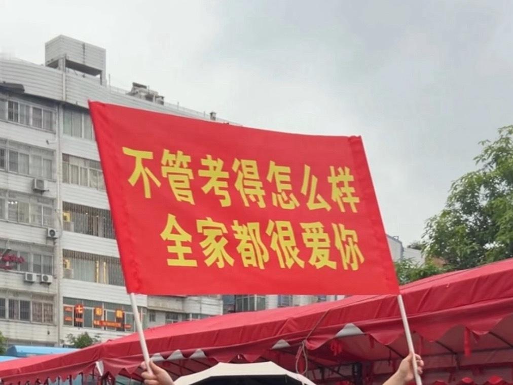 咋最近都在传千香快来了 姜黎非的角色热度的确不用像月鳞绮纪那样 毕竟我们露芜衣的