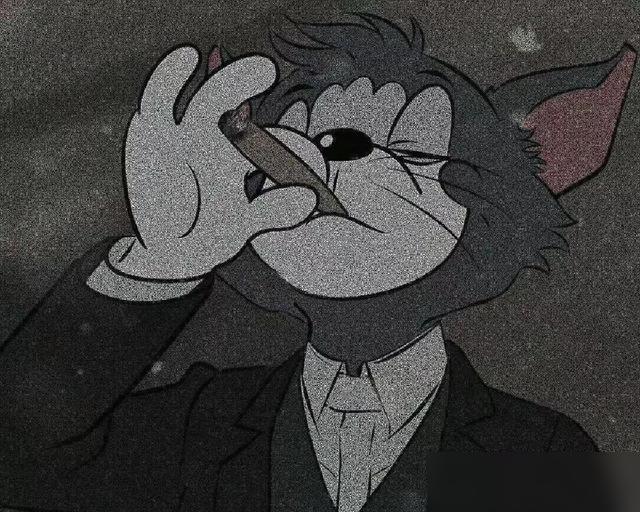 以前在上海上班，我常等同事走后偷偷用他们电脑挂BT下片，下完拷硬盘带回宿舍分着看