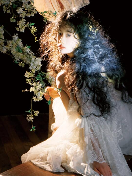 她细数着光里落下神谕🕊