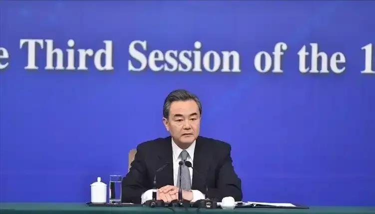 等不急了，英国主动找中国！
 
特朗普刚宣布推迟访华，英国人就坐不住了。这不，当