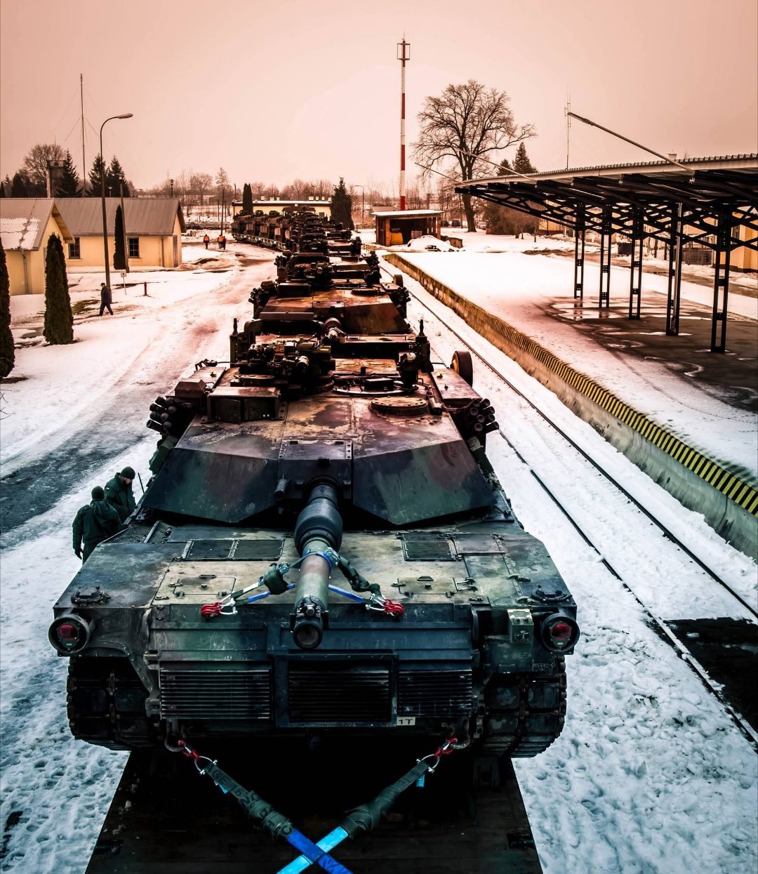 飞扬军事每日军列 