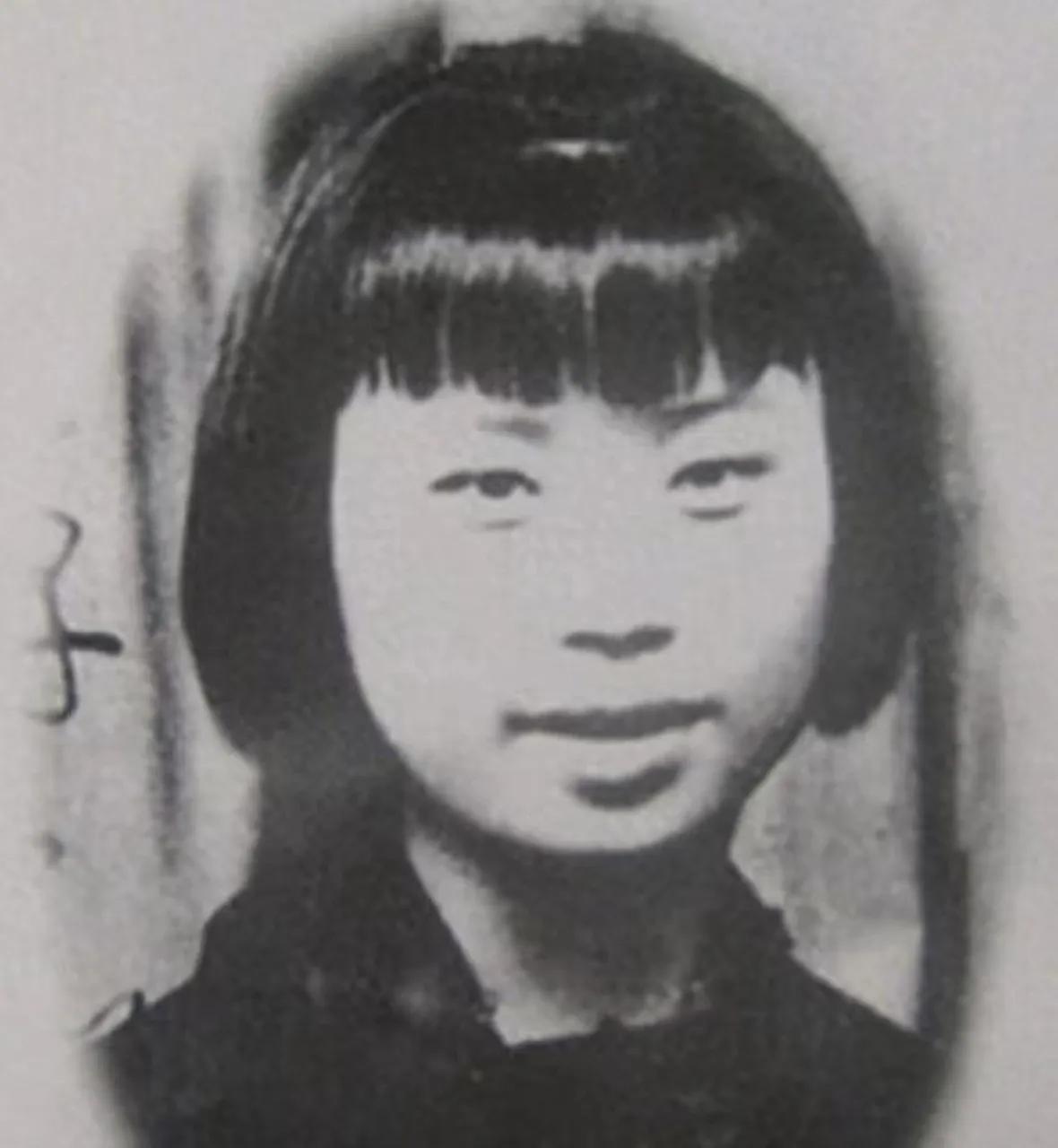 1941 年，地下党刘彩凤被捕，县长见她长得漂亮，就动了歪心思，支开看守，单独对