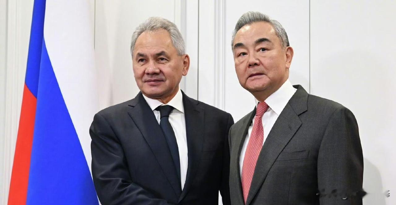 新闻处指出：“2月1日，俄罗斯联邦安全会议秘书谢尔盖·绍伊古抵达中国

据悉，绍