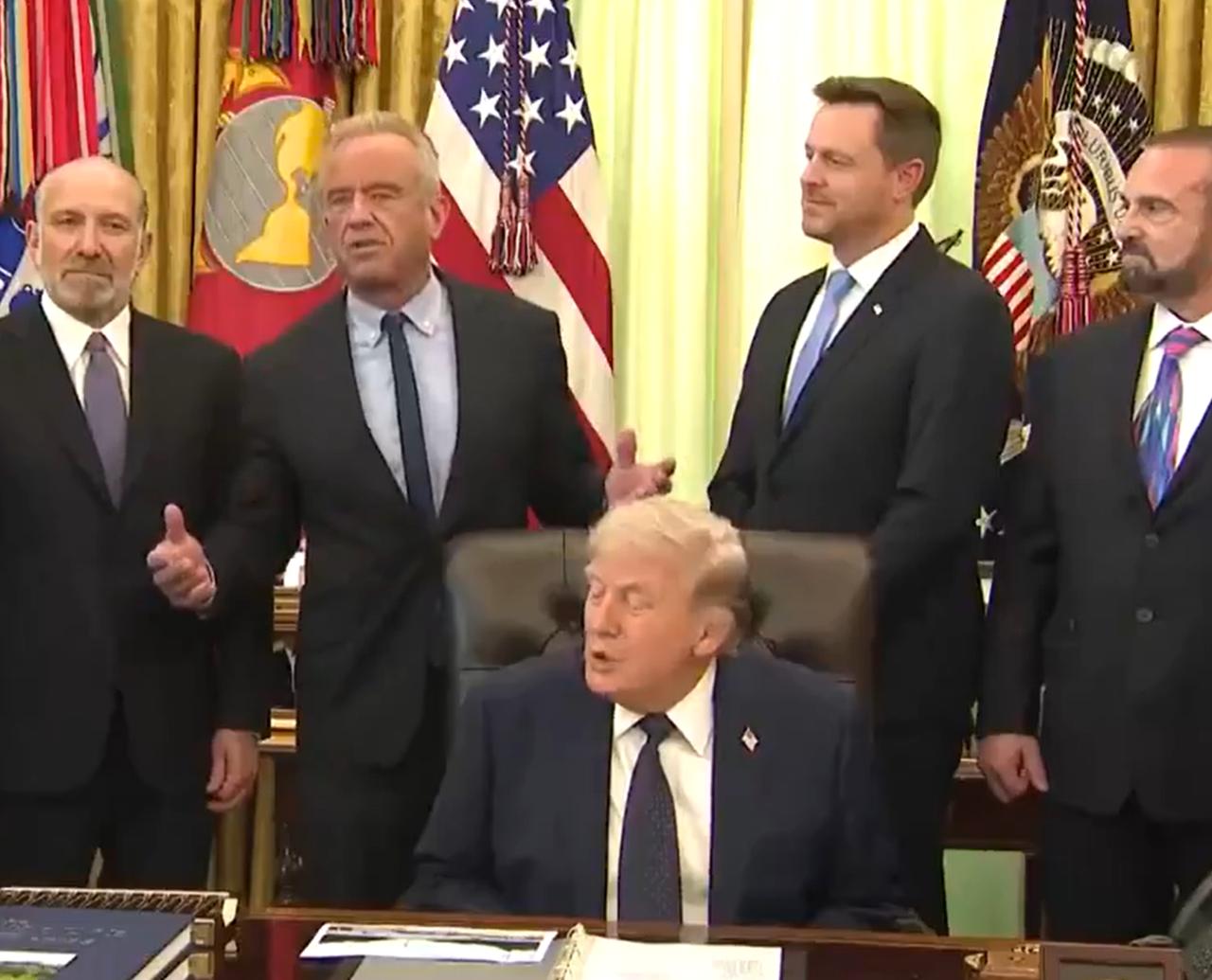 小罗伯特：600降到100，降幅是600%。
特朗普：对。
美国人的数学是体育老