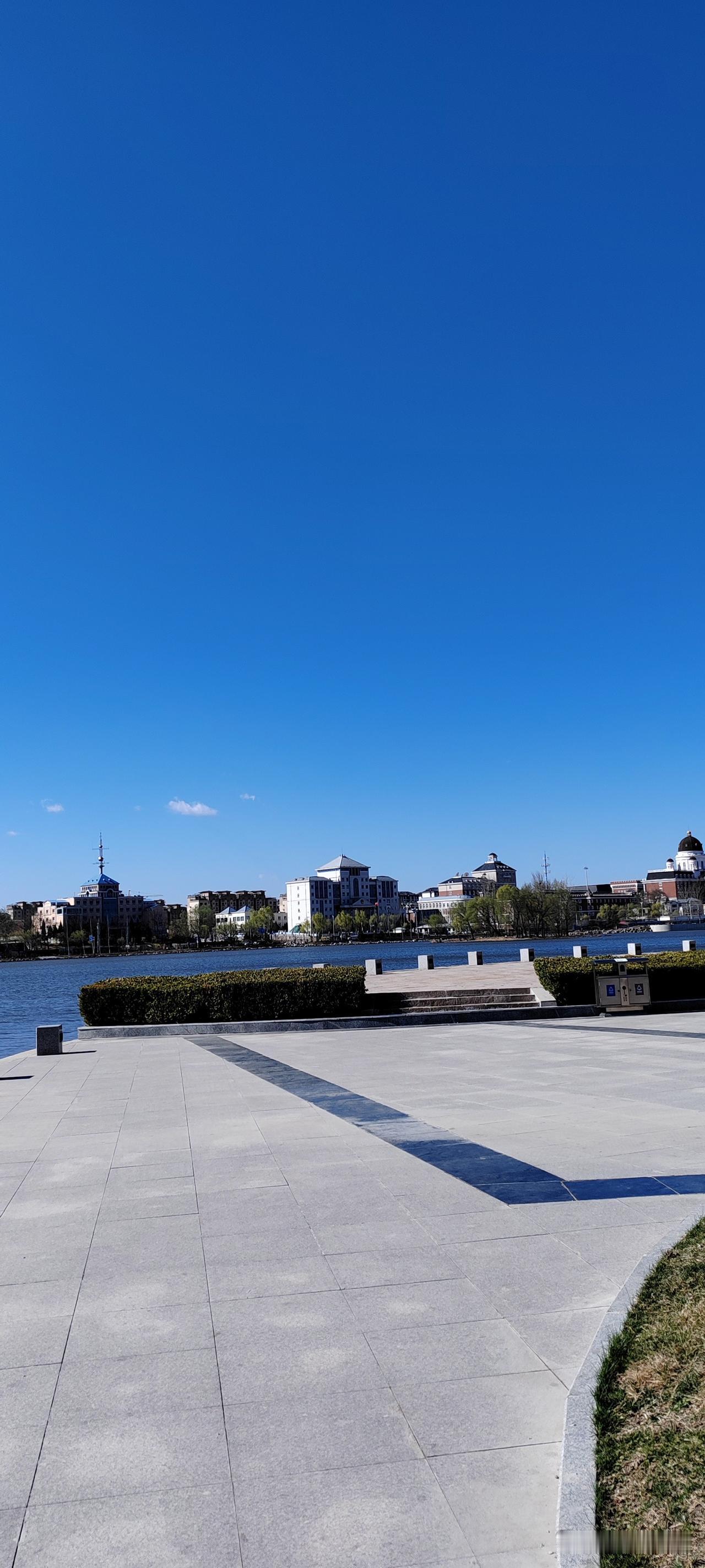 如果是你，
遇到了一个性格脾气特性的人会怎么办？
这是刚接到一个68岁老弟的电话