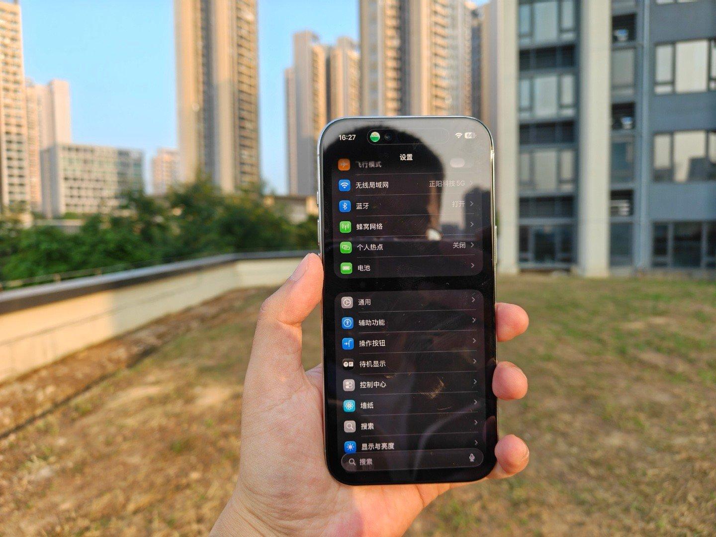 救命！除了媒体测评和极致轻薄爱好者，还有人会花近8千买这个“花瓶机”吗？iPho