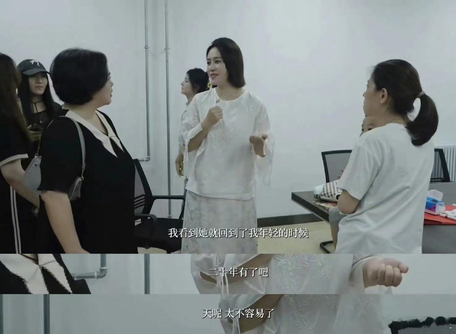 #马丽 从学生到妈妈一起走过二十年# 二十年时光悠悠，马丽与粉丝的情谊深厚如初。