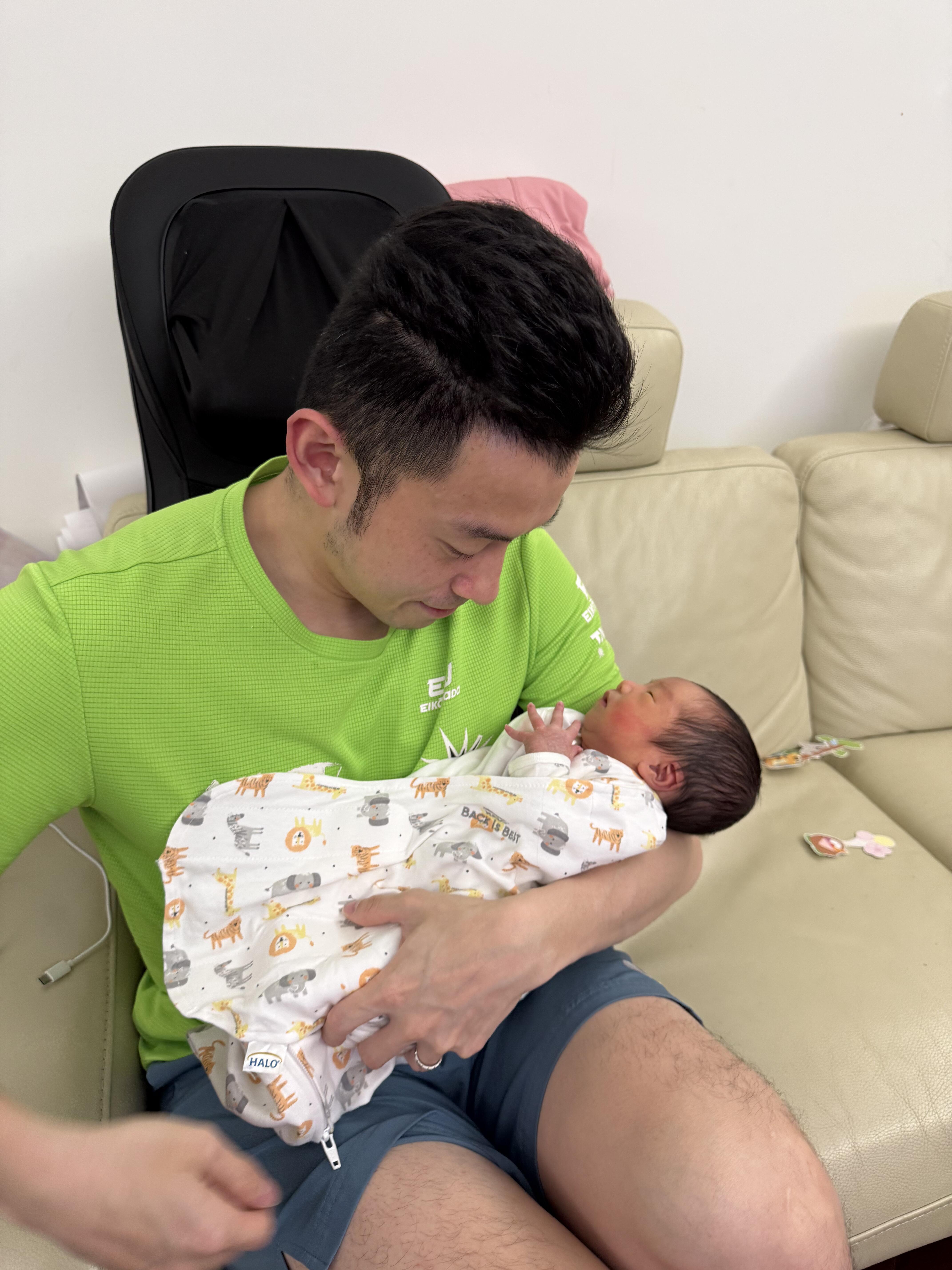 黄镇廷晒宝宝照，大圣儿女双全了👦🏻👧🏻 