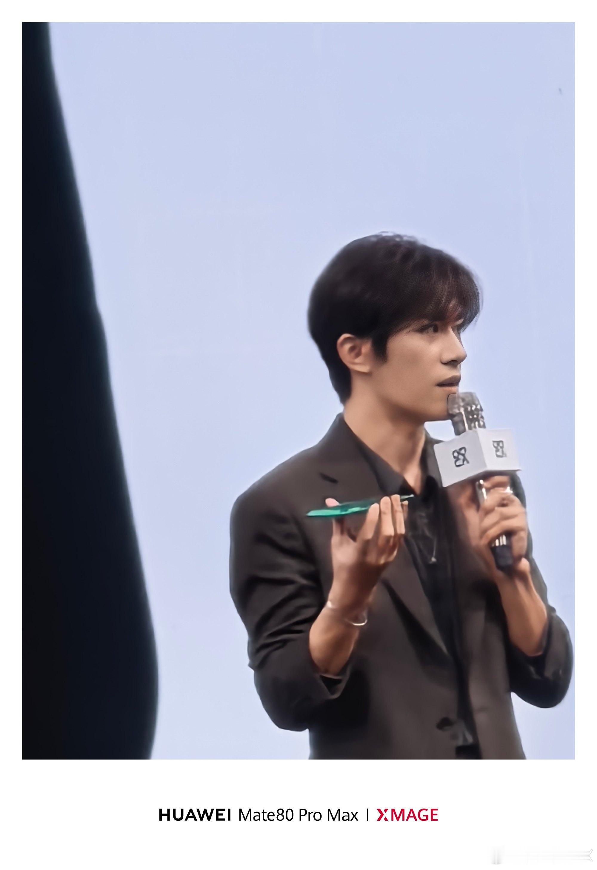 易烊千玺华为nova15发布会直播 蹲直播的快乐谁懂啊，既能看到易烊千玺的帅气现