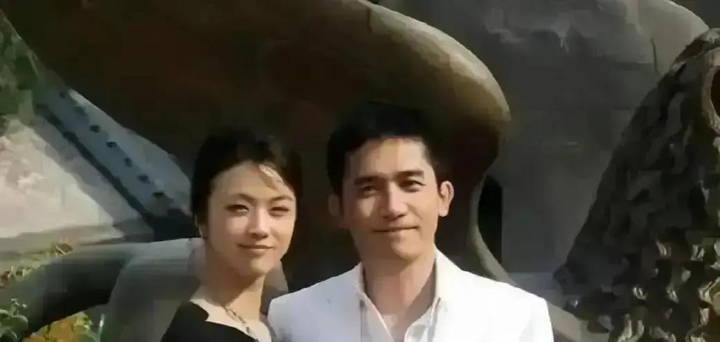 亲密戏拒拍，剧组当场赔钱
 
横店新规：拍吻戏前，演员能一键喊停。协调员站旁边，