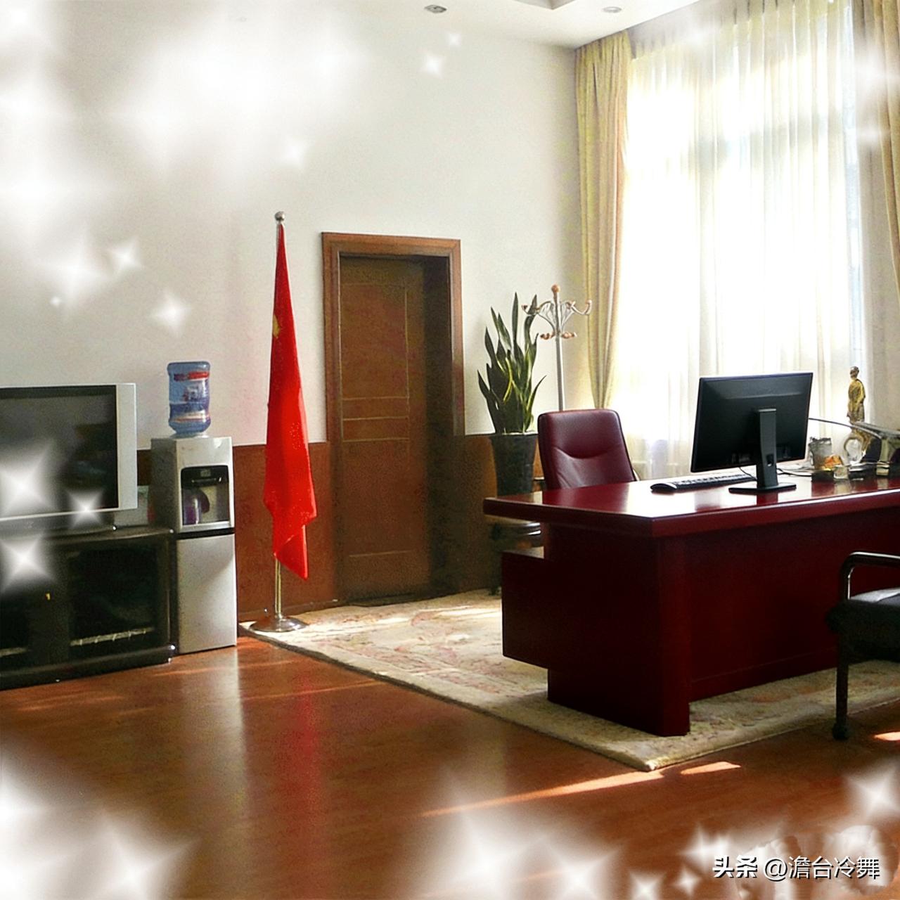 局长与县长二选一，该怎么选？
 
局长坐镇市直，专管全市一条线，权力集中、专业性