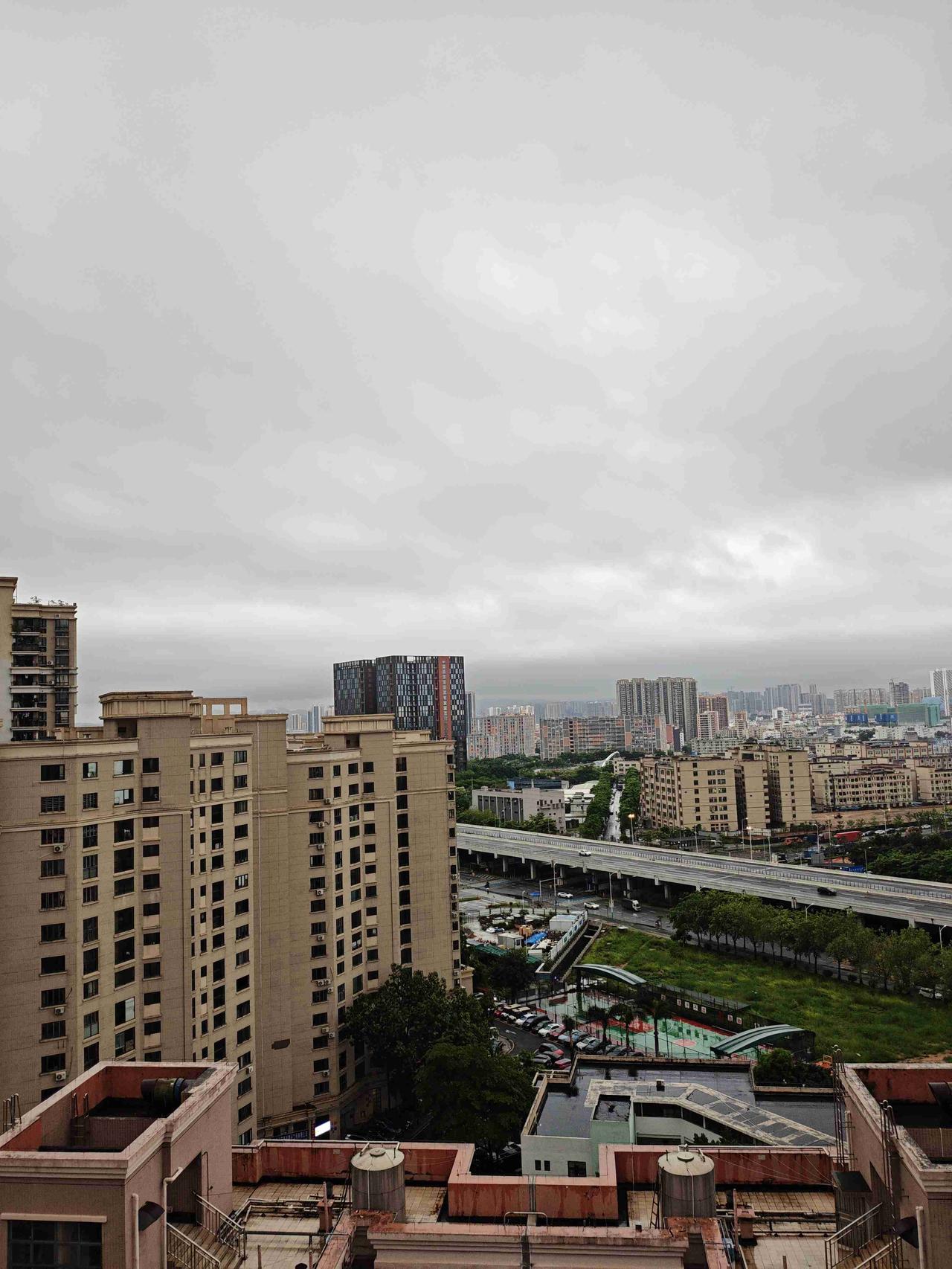 我的今日状态：😁轻松愉快
我这里的天气：🌧下雨深圳今日有雨，气温24度到29