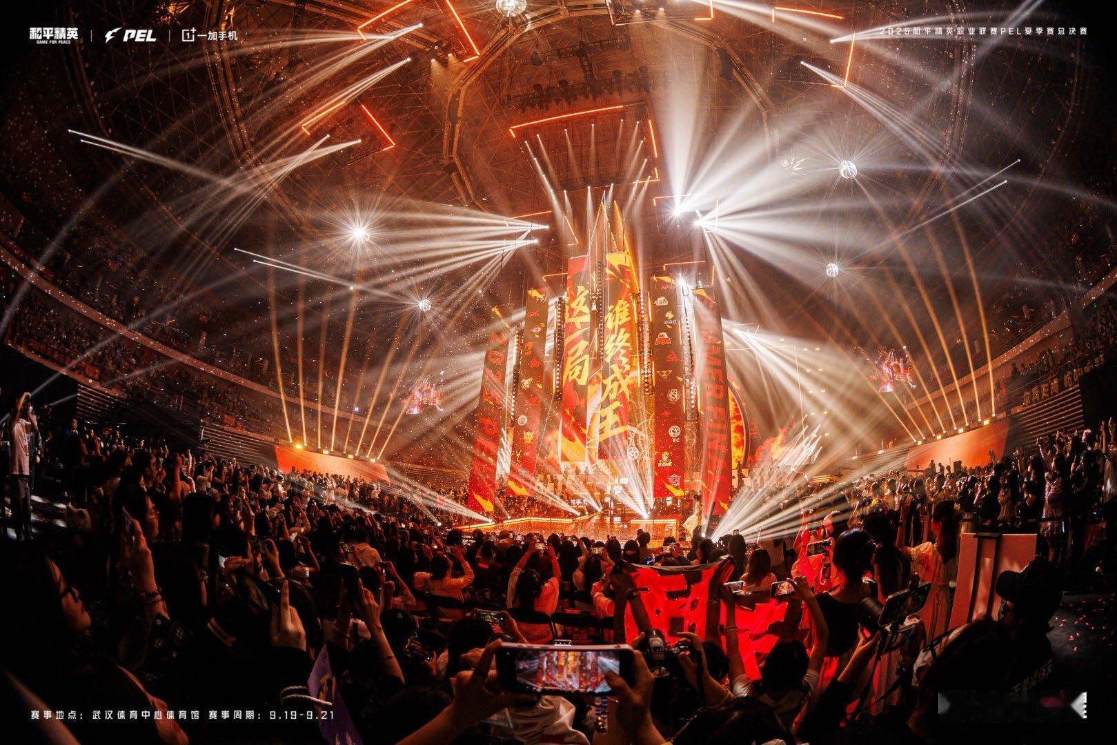  谁懂啊！英雄集团跨界办电音也太会了吧！本身就是游戏、电竞、商业综合体的大佬，搞