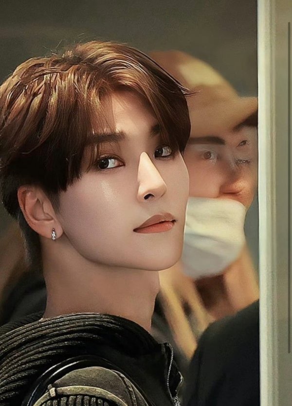 贺鑫隆粉丝 P 图的时候能不能关心一下路人？ 