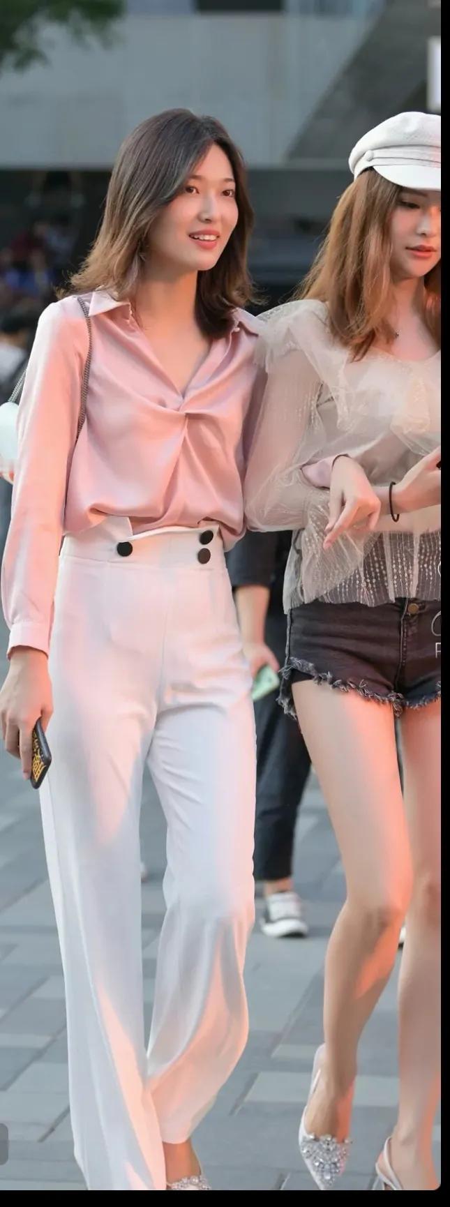 街拍丽人
(图片源于网络)