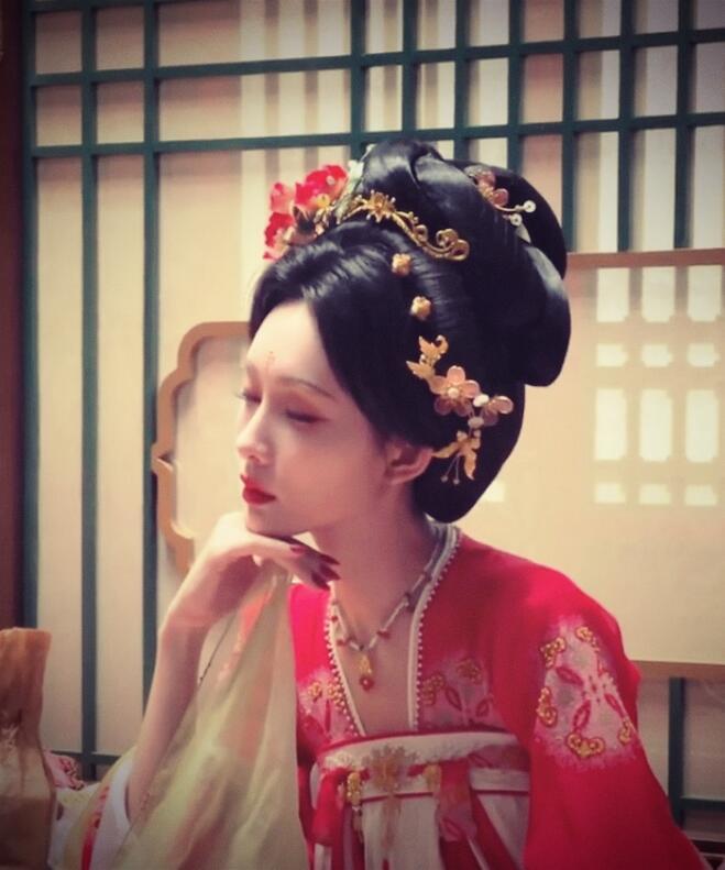 天家嫡女👑 暮晚摇暮色沉沉，晚舟摇摇 ​​​