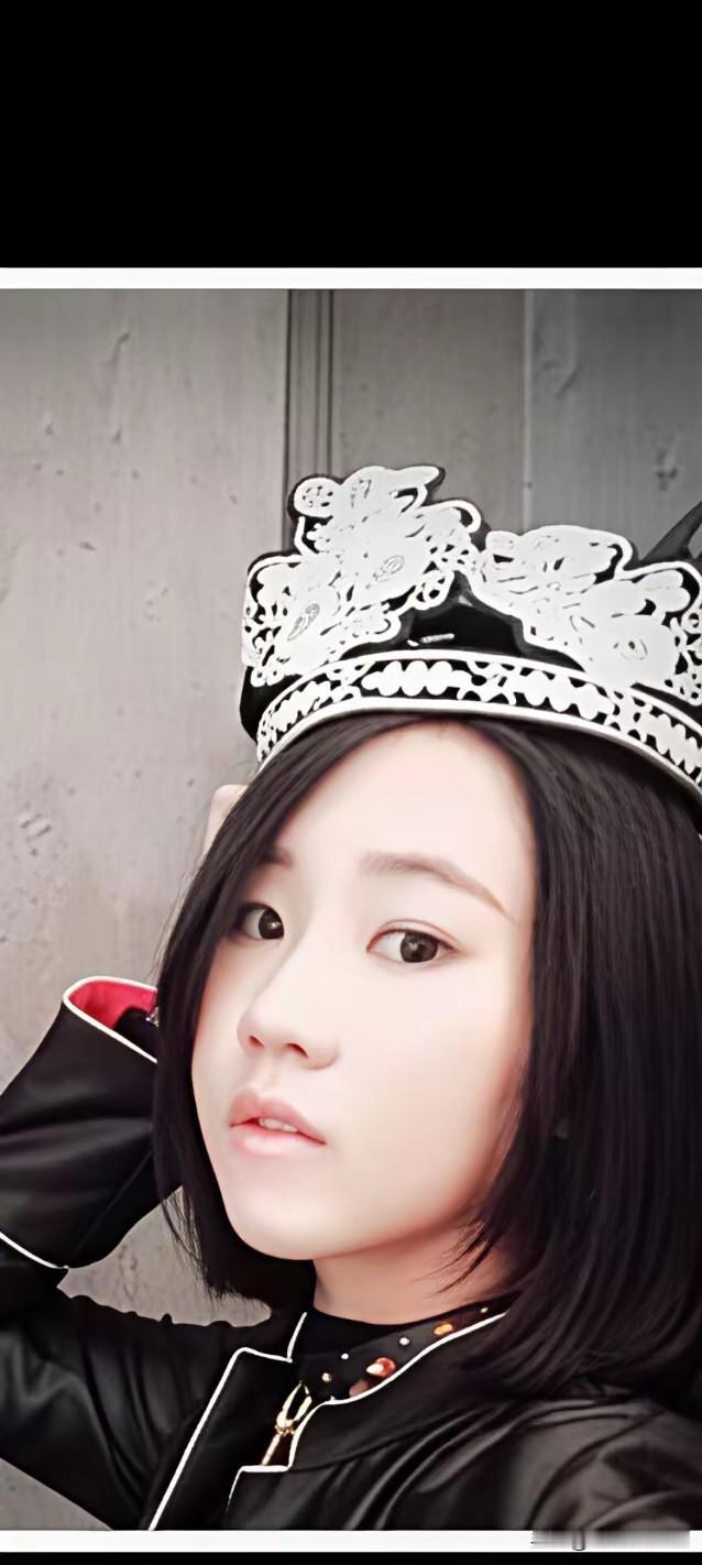 总以为现在的窦唯和高原离婚后一直清心寡欲，过着单身的生活，原来他早己三婚了，妻子