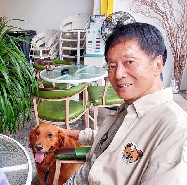 他以前在香港参与很多影视作品，一般都是饰演反派角色，最让人印象在电视剧《银狐》中