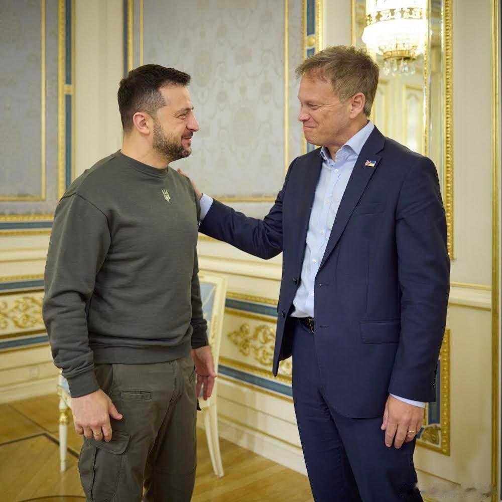 英国新任国防大臣沙普斯说，他正推动英国教官进入乌克兰培训他们的士兵。培训军人的教